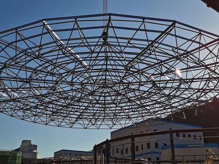 霍林郭勒螺栓球网架工程施工现场